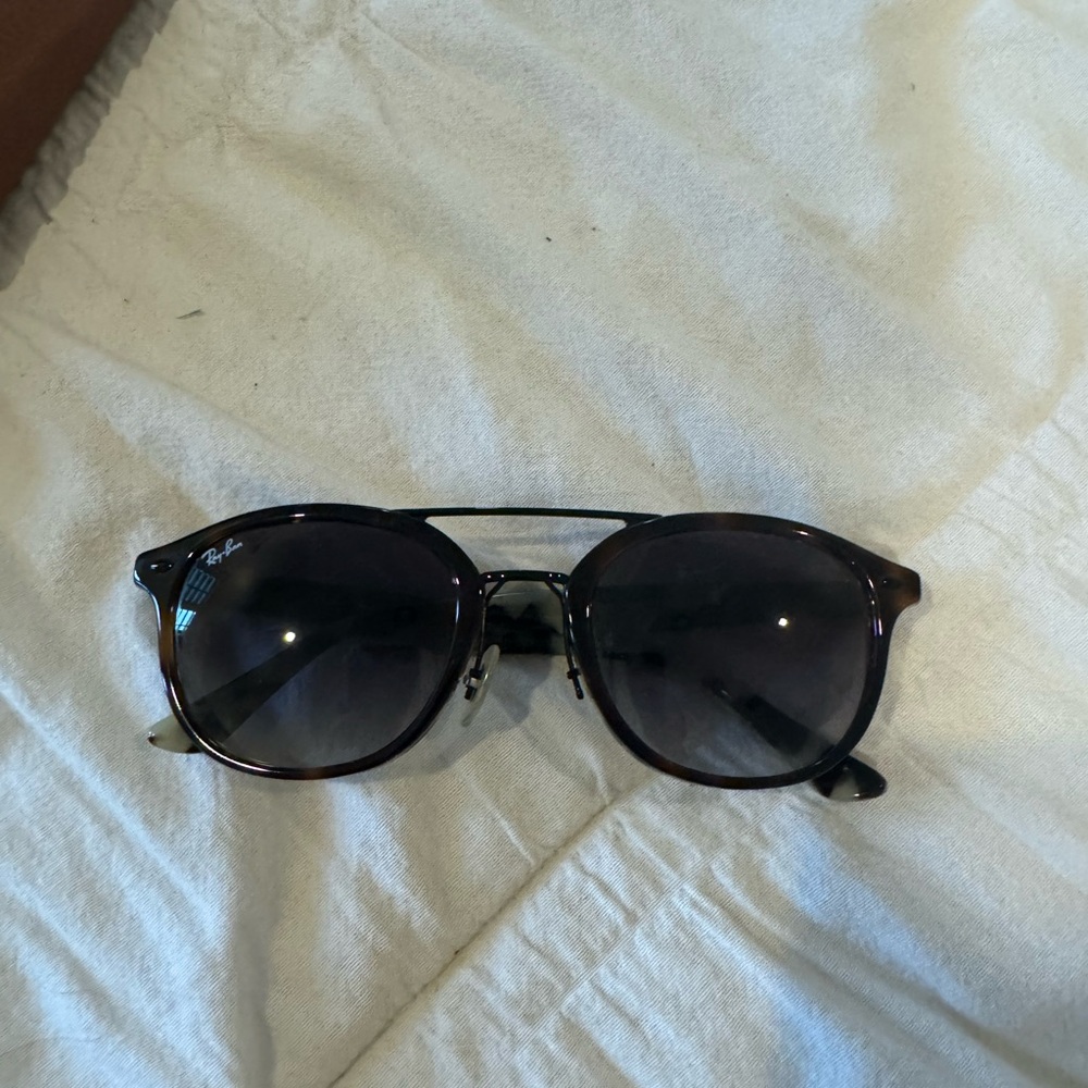 ray ban with missing nose comfort